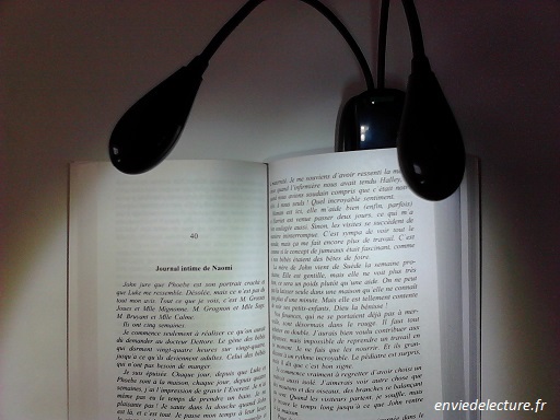 Une lampe pour lire de nuit, sans réveiller l'être aimé qui dort